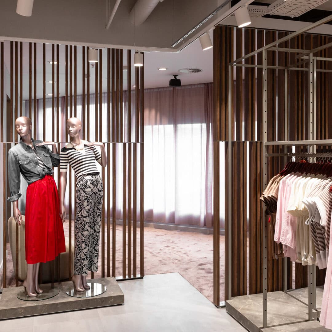 Modehaus Oberpaur Ludwigsburg bietet eine elegante Modeauswahl mit stilvollen Damenbekleidungen und Accessoires in einem modernen Ambiente.