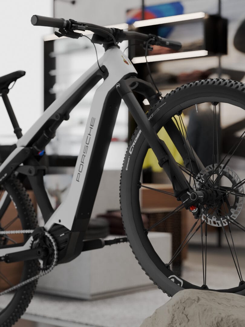 Modernes KRAISS E-Mountainbike mit robustem Rahmen und leistungsstarkem Akku im Verkaufsraum.